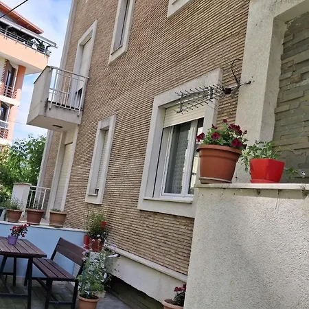 Apartment Lakeside Near Zoo & Botanic Park Tirana
